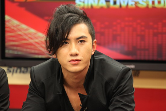 图文:mic男团做客-肖顺尧超酷发型