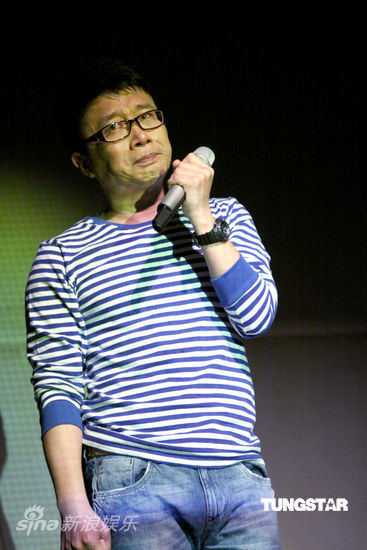 庞龙落泪新浪娱乐讯 4月24日北京讯  "相逢一笑"庞龙2011全国巡回演唱