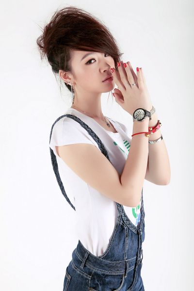 图文:沈阳快女50强定妆照-毕艳