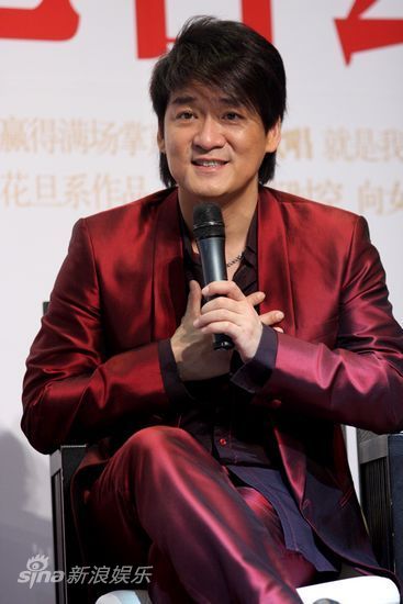 周华健带着暌违5年之久的新专辑《花旦》在九朝会戏楼举行了记者会