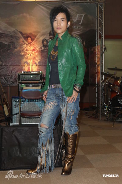 图文潘美辰网络音乐会潘美辰个性装扮