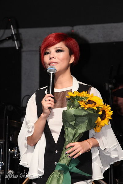 图文莫艳琳发新专辑莫艳琳献唱