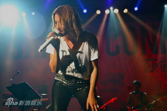 图文莎拉寇娜上海开唱莎拉寇娜深情演绎