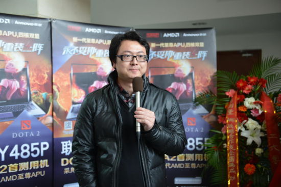 海涛有些观众可能还对这两位解说不太了解,海涛呢原名周凌翔,被圈内人