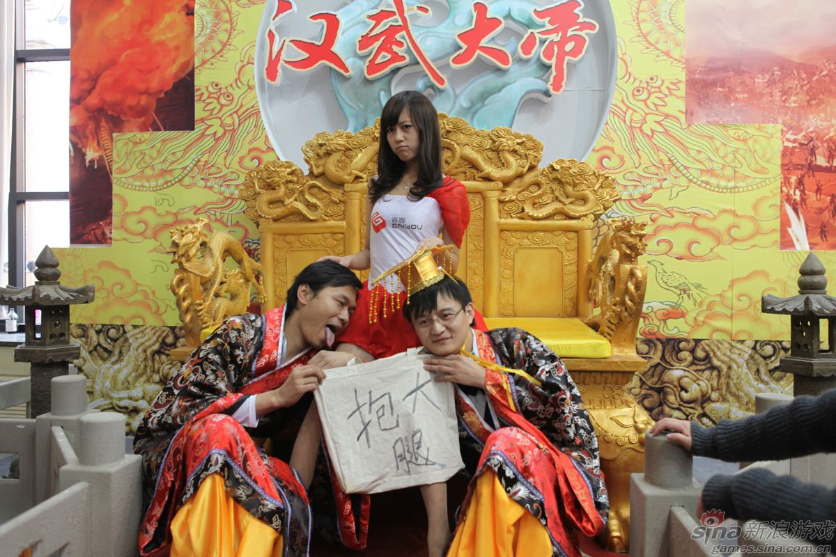 网博会猥琐男抱大腿(1)