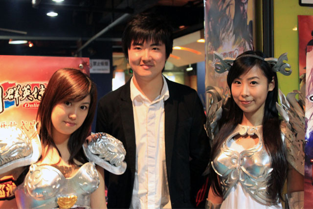 公会代表同coser mm合影纪念__三国群英传2online_官方合作专区_sg2