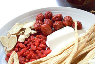 其具有滋补肝肾,益精养血,明目消翳,润肺止咳的功效.