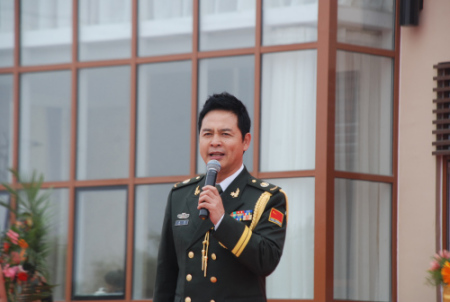 图为中央电视台军事频道主持人唐健