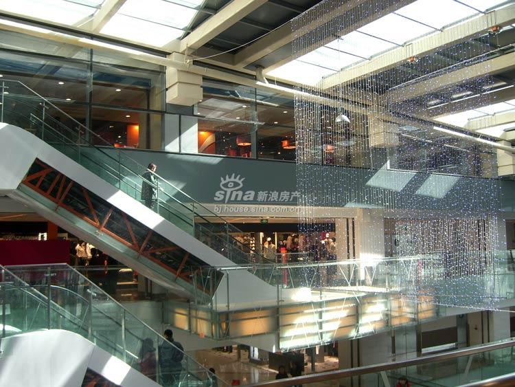 大悦城西单 实景图 大厅内电梯