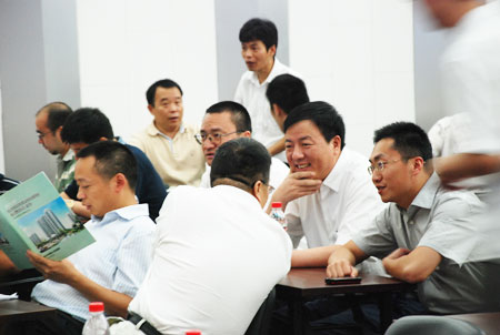 滨江集团总经理朱慧明(图)