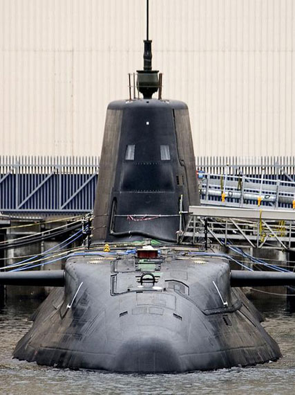 英国皇家海军将于8月接收首艘机敏级潜艇(图)