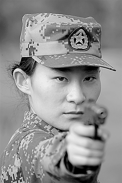 雪豹突击队女兵图片