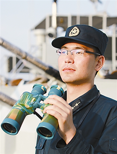 某护卫艇大队国防生干部严添卿走出精彩成才路 闯海