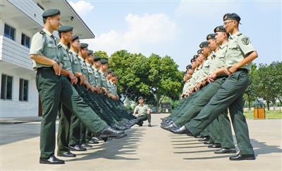 广州军区某部开展国防生干部集训图