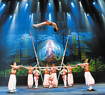 成都军区政治部文工团杂技节目 《抖杠——腾龙》获国际金奖 本报特约