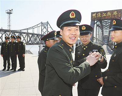 主题教育助推官兵成长成才