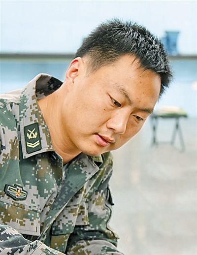 上士杨勇:像个"上将军" 刘廷伶 本报记者 王瑶
