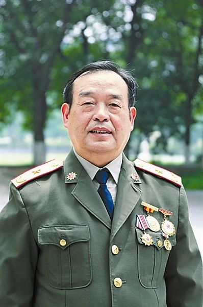 彭楚政用权为民的扶贫司令本报特约记者王希明卓健