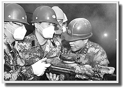 高架桥下扎营寨_新浪军事_新浪网