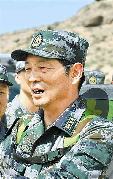 综合新闻 > 正文     人们的目光再一次聚焦这里——   兰州军区司令