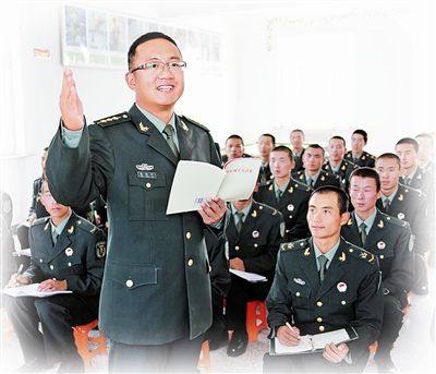 正在授课的潘晓宇. 王 宁摄