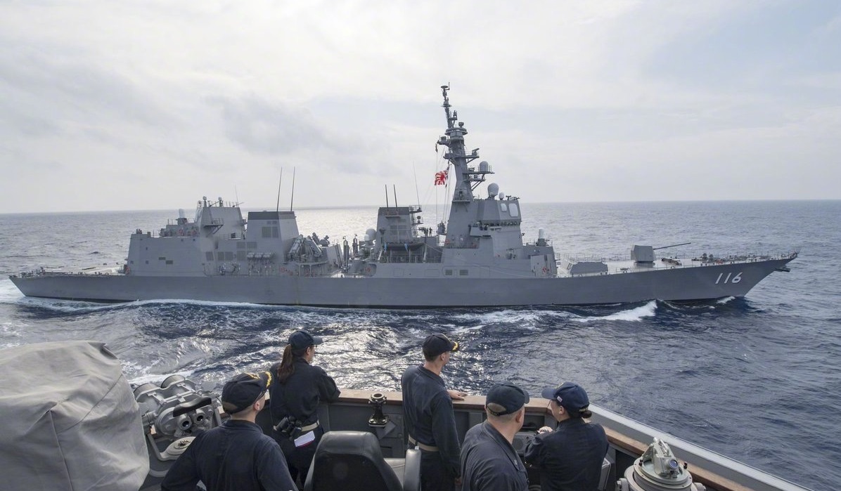 日本军舰进中国南海巡航