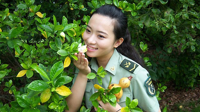 我軍魅力女兵超美戎裝照 表演功底深厚獲提幹