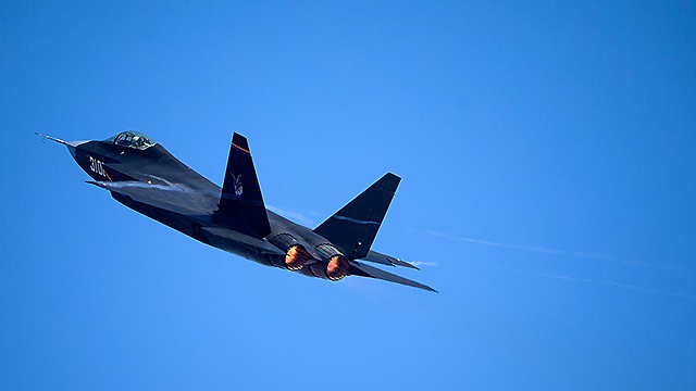 国产中型四代战机fc-31鹘鹰空中秀高清美照