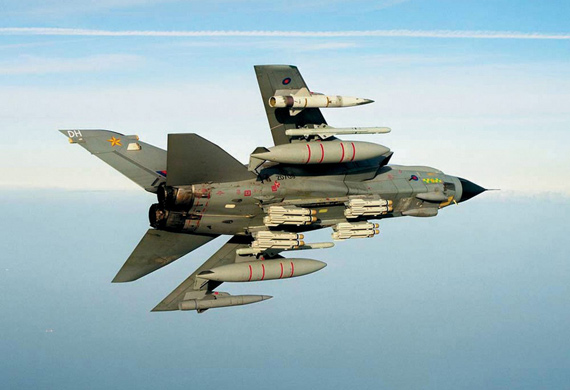 米高空进行飞行测试时,飞机上一名工程师的紧急弹射座椅突然发生故障