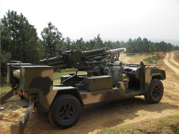 图文:国产最新型82mm自行速射迫击炮