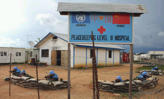 图文:中国驻苏丹维和部队进行防袭击训练