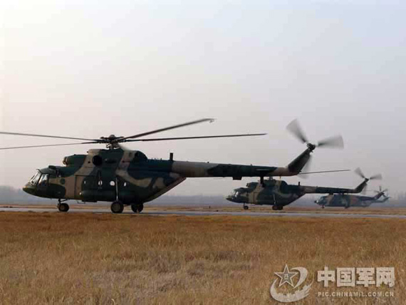图文：陆航部队米-17与直-8型直升机_新浪军事_新浪网