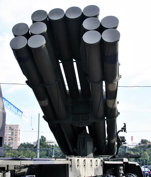 俄制9k58龙卷风多管300毫米火箭炮俄斯莫奇火箭系统的最大发射距离是