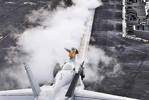 法倫將軍出身航母艦載機飛行員