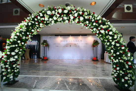 签到背景板与此同时,此次婚礼秀王府半岛酒店还将向现场来宾提供分享