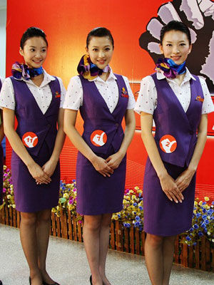 美女的原因不得而知,但乘坐该航空公司航班时,经常能看到清瘦形的空姐