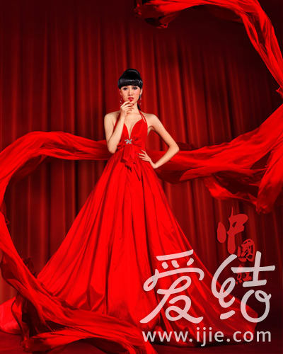 中国红婚纱图片_大气中国红婚纱