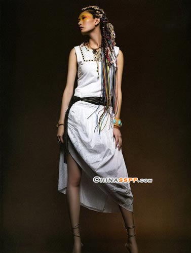 缤纷色彩:魅惑妆容的远途之行来自吉普赛的诱惑,这个充满神秘的地方