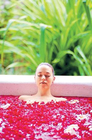 美容 正文   点击图片 进入下一页    做个浴女又何妨   咖啡浴