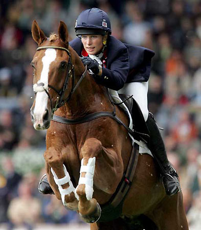 马术比赛中的女骑手(新浪尚品配图)