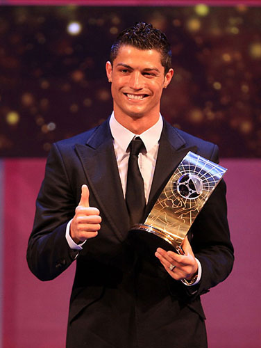 罗纳尔多荣膺世界足球先生年度荣誉大满贯