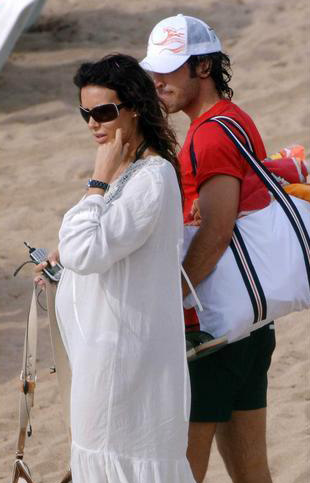 劳尔与怀孕的妻子