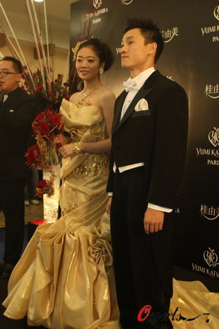 杨云与杨威举行奢华婚礼