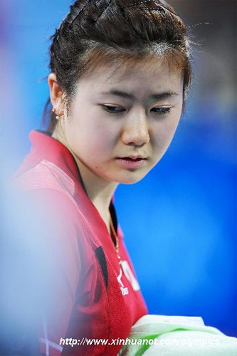 中国女子沙滩排球的薛晨(右一)也是奥运漂亮宝贝(图片来源:中体在线)