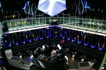 上海最长的沙发卡座 js酒吧同乐坊诞生(图)