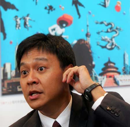 港龙航空业务总监董立均先生