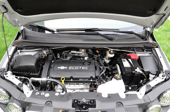 发动机 点击进入2011款爱唯欧两厢到店实拍