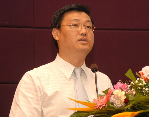 图为东风雪铁龙市场与对外宣传部副部长卢伟党东风雪铁龙c2和意大利