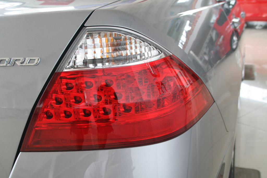广州本田07款雅阁尾灯