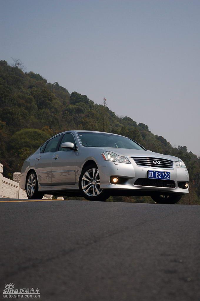 英菲尼迪m35外观